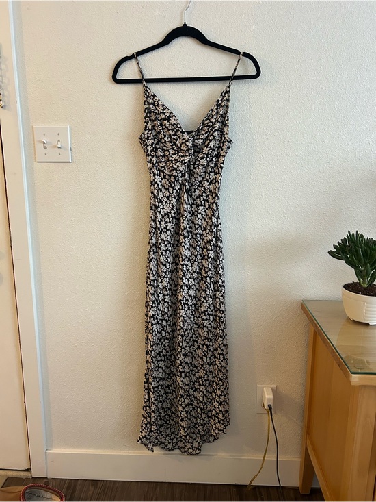 Abercrombie & Fitch Dresses & Skirts - Abercrombie & Fitch Black and White Floral Twist-Front Maxi Dress